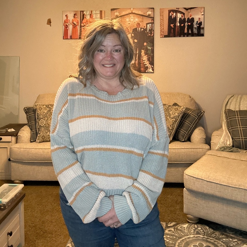 Beautiful Boutique sweater.- machine washable